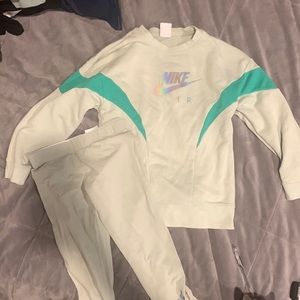 big girls Nike Air sweater and leggings set. Size M(10-12years)